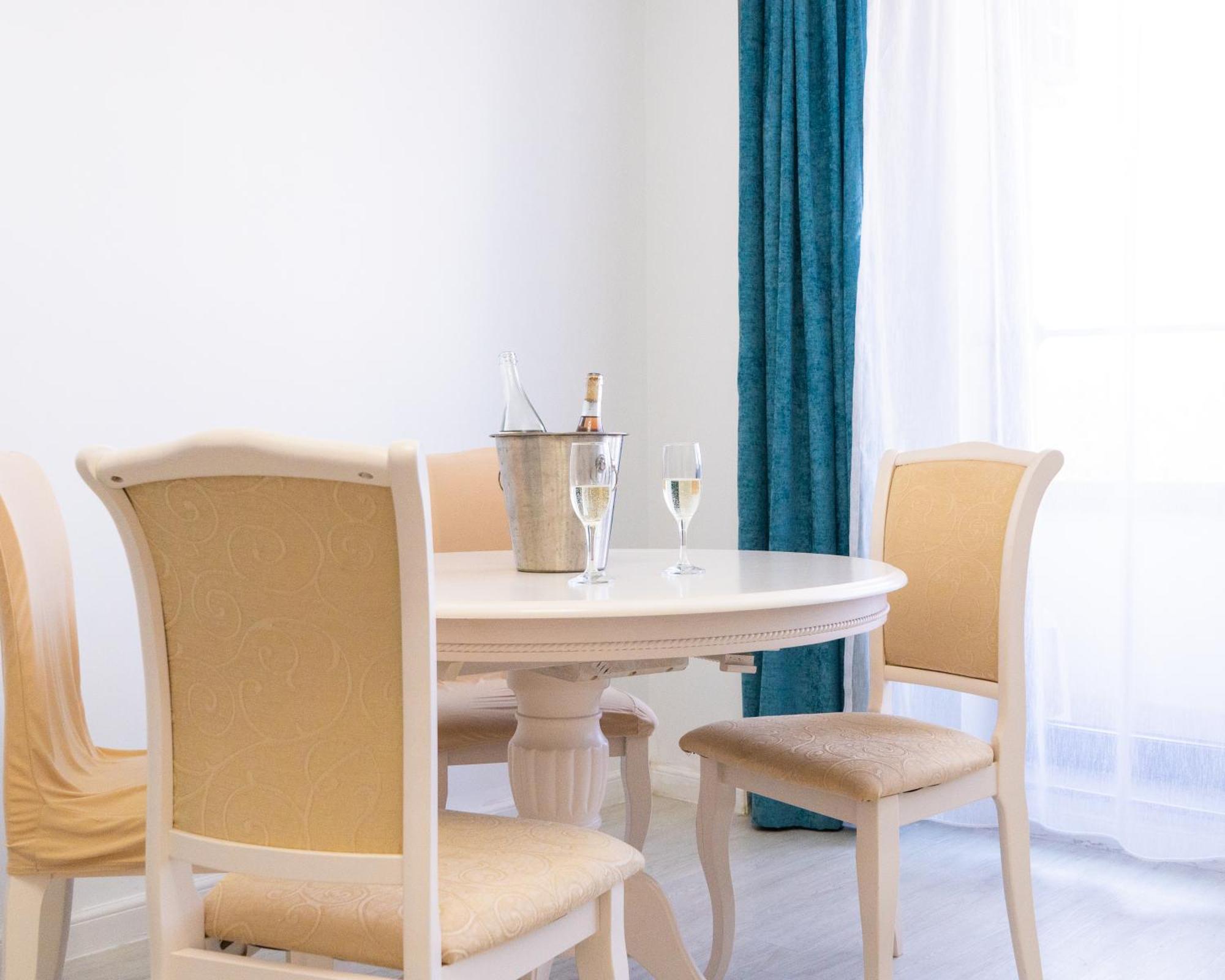 Alexis Spacious Classic Apartment Мамая Екстер'єр фото