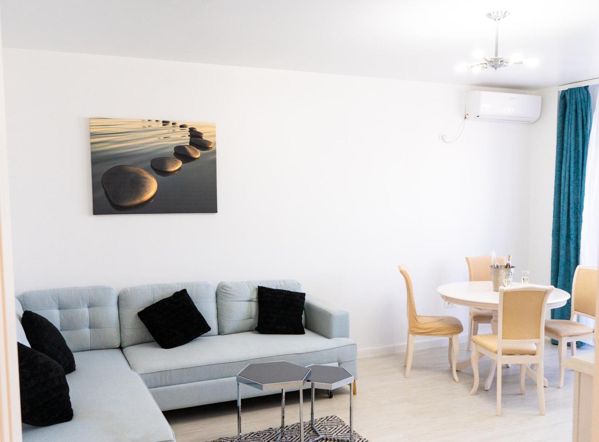 Alexis Spacious Classic Apartment Мамая Екстер'єр фото