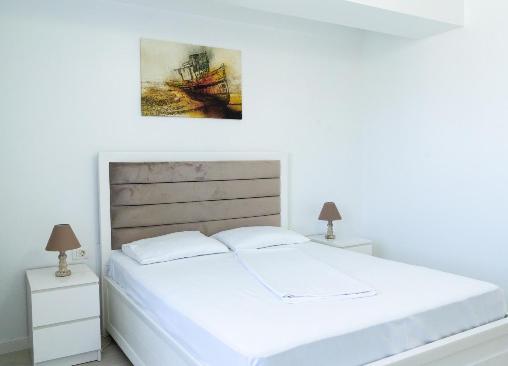 Alexis Spacious Classic Apartment Мамая Екстер'єр фото