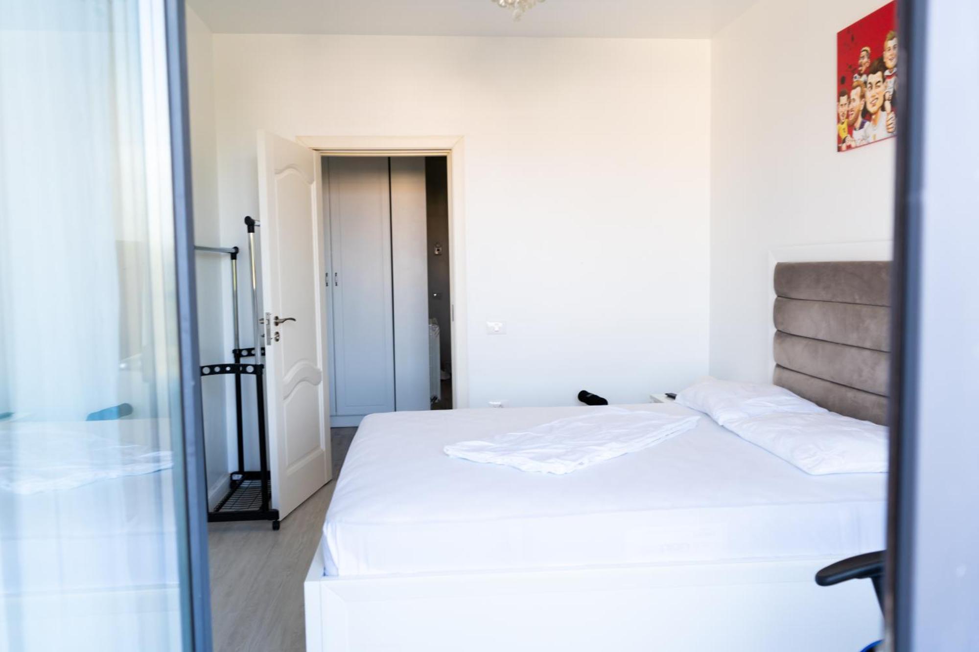 Alexis Spacious Classic Apartment Мамая Екстер'єр фото